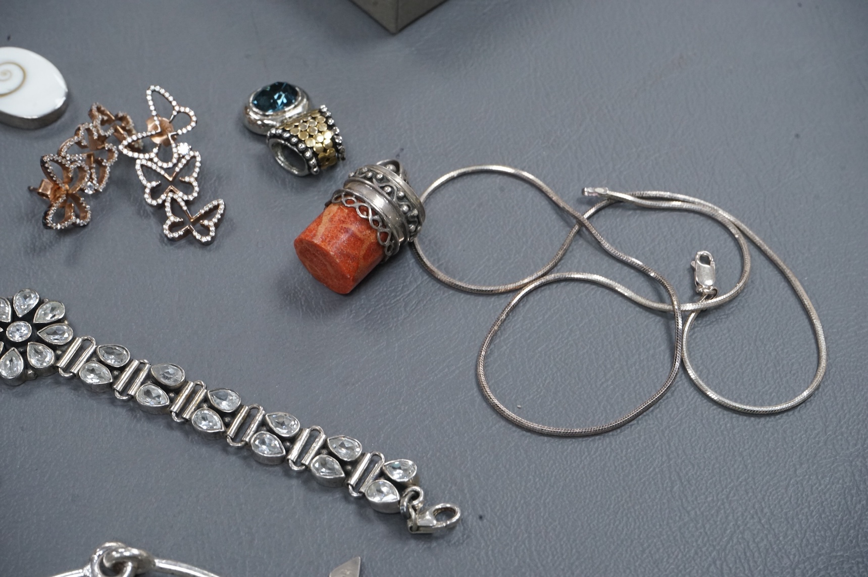 A quantity of assorted modern, silver, 925 and white metal jewellery, together with Butler & Wilson costume jewellery.